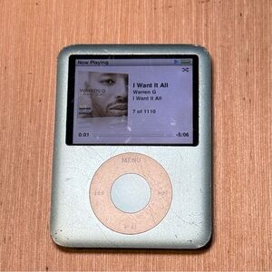 iPod Nano 3rd Gen 8GB Blue Model: A1236 Tested Good w/1110 Songs Read Info Blw